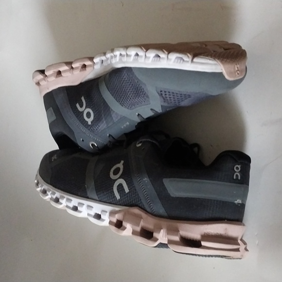 On Cloudflow Sneakers Women 8.5 - Picture 5 of 6